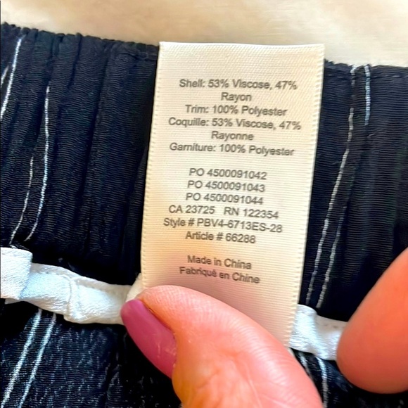 Aritzia Wilfred Faun Crop Pants Black With White Pinstripe - Picture 7 of 7